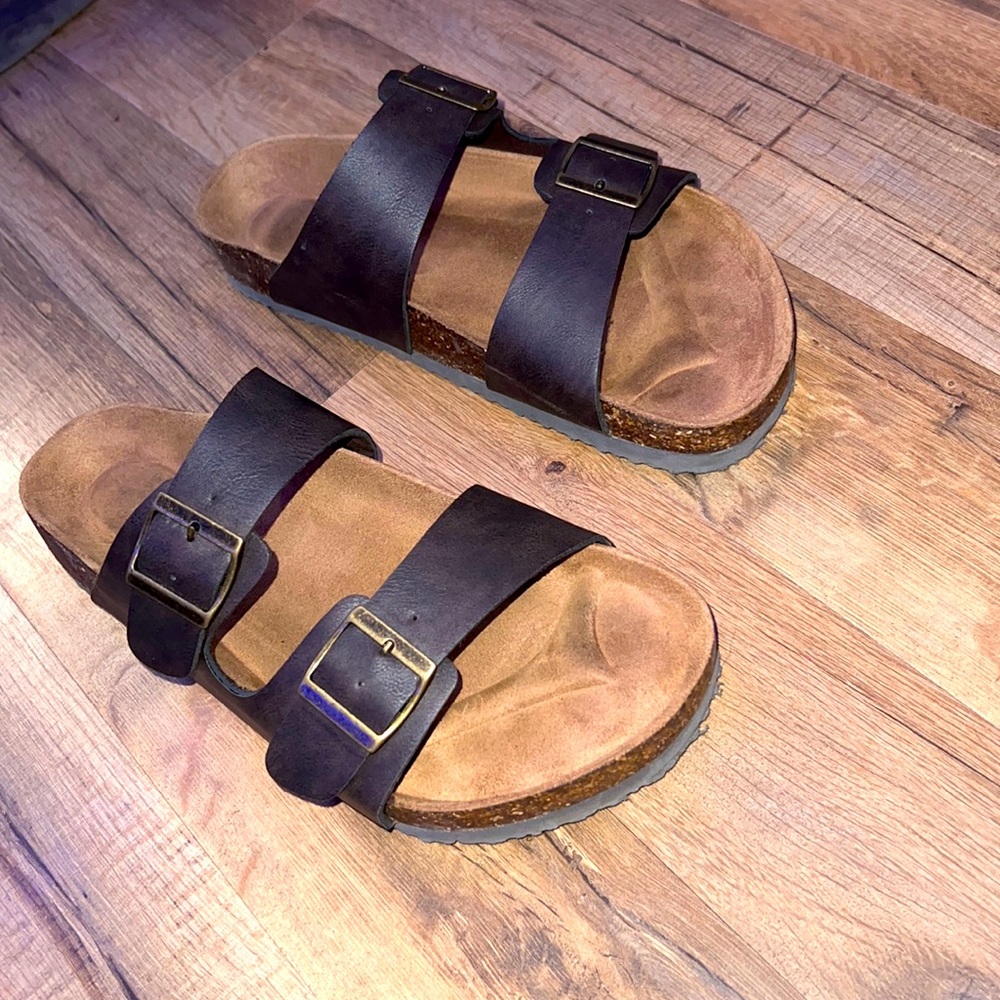 i’m selling these off brand berks size 7 bran new